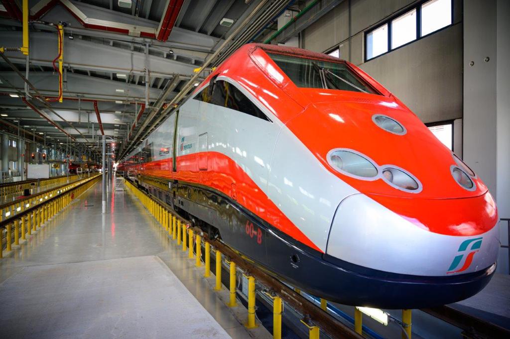 Il taglio del nastro per il nuovo capannone di Milano Martesana dei treni alta velocità ETR 1000
